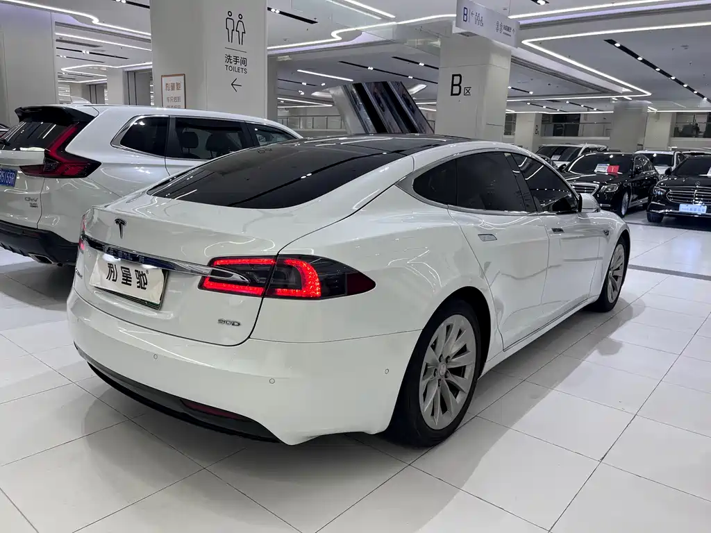 Tesla Model S 2016 — фото 3