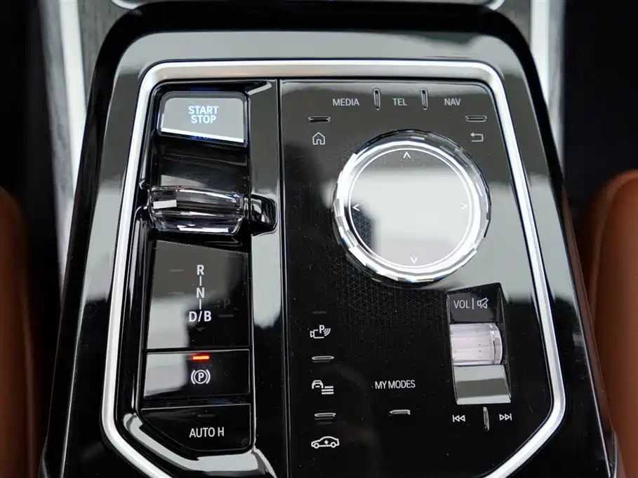 BMW i7 2024 — фото 11