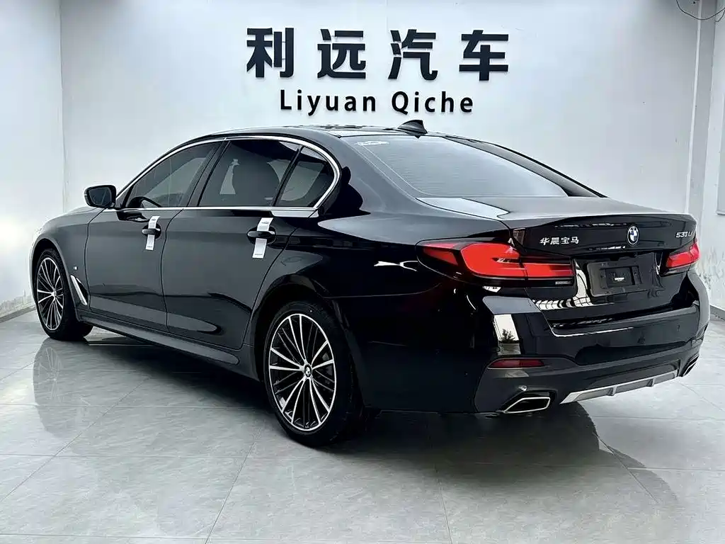 BMW 5 Series 2023 — фото 15