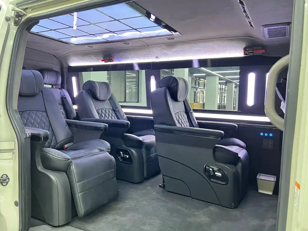 Toyota Hiace 2016 — фото 9