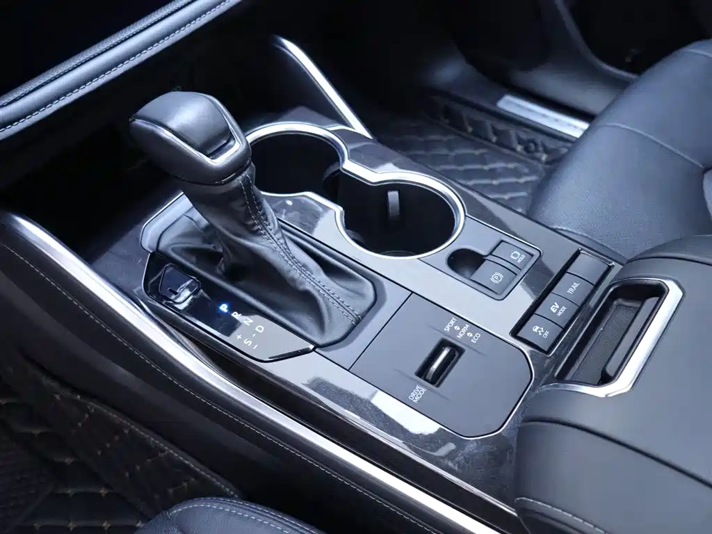 Toyota Crown Kluger 2022 — фото 12