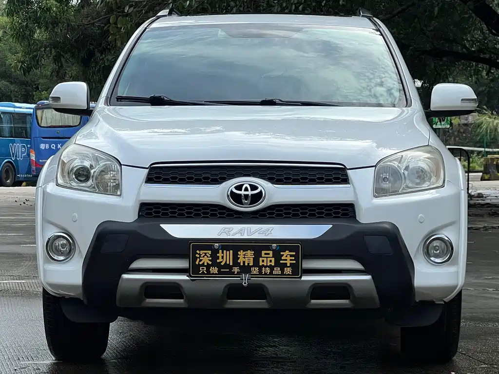 Toyota RAV4 2012 — фото 2