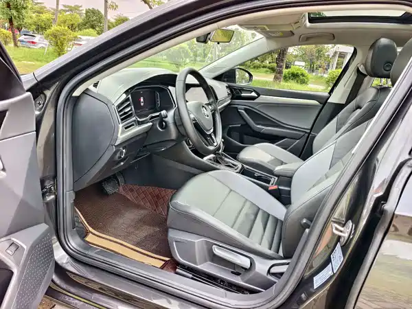 Volkswagen Sagitar 2022