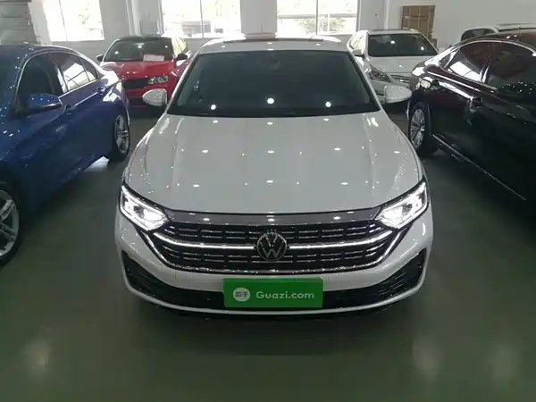 Volkswagen Sagitar 2023