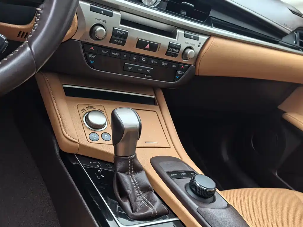 Lexus ES 2017