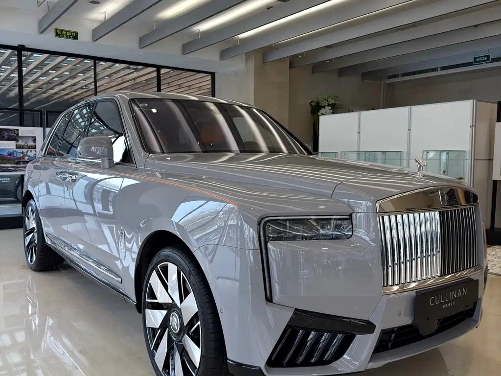 Rolls-Royce Cullinan — фото 1