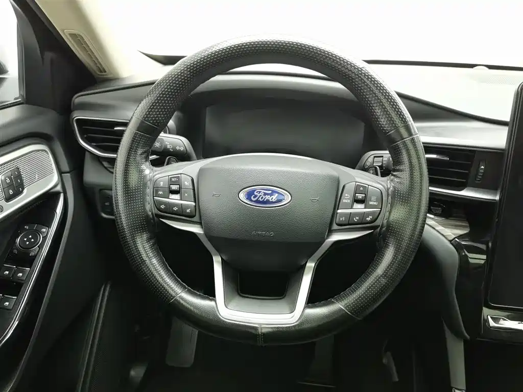 Ford Explorer 2022 — фото 11