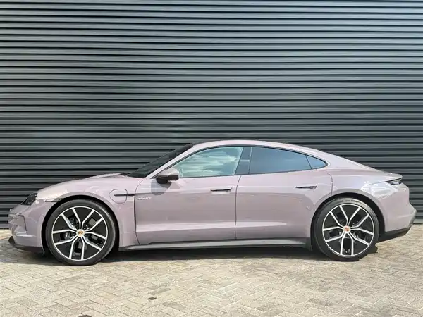 Porsche Taycan 2025