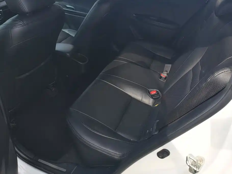 Toyota Yaris L 2020 — фото 11