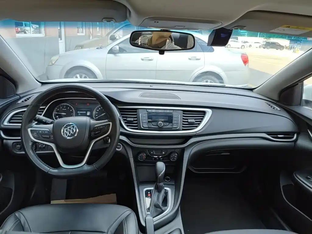 Buick Excelle 2017 — фото 10