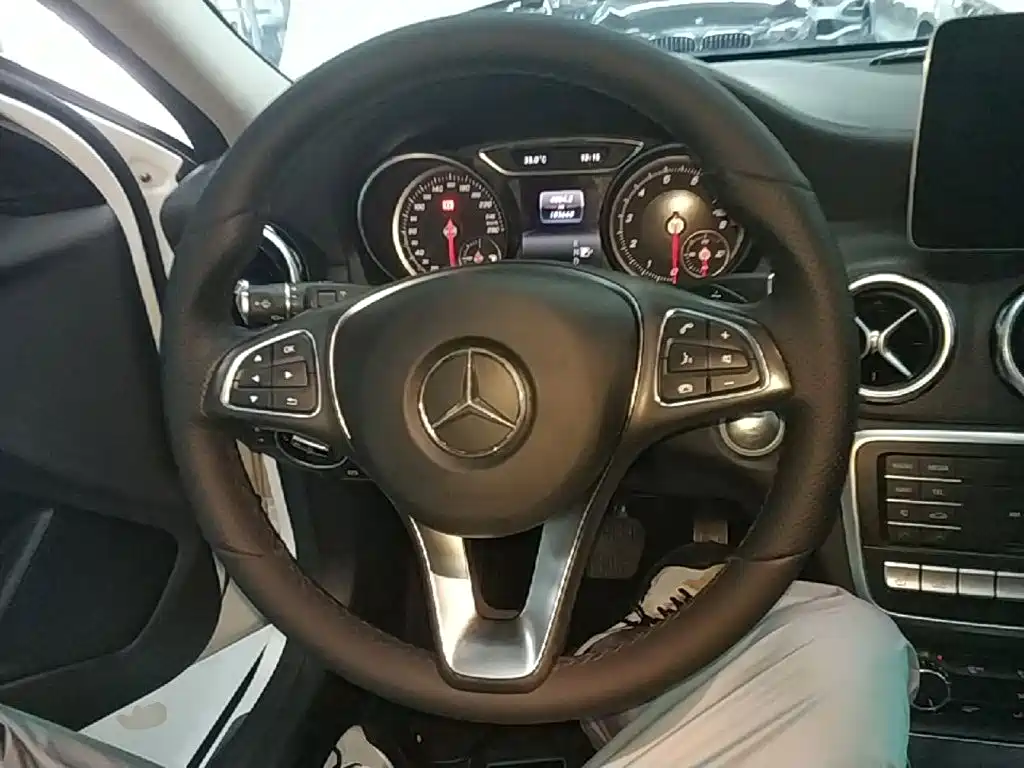 Mercedes-Benz GLA 2017 — фото 11