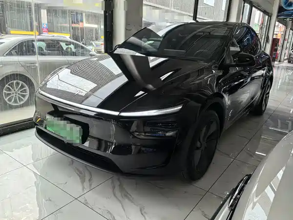 Tesla Model Y 2025