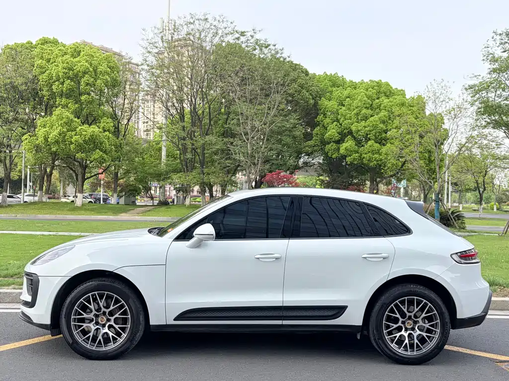 Porsche Macan 2023 — фото 4
