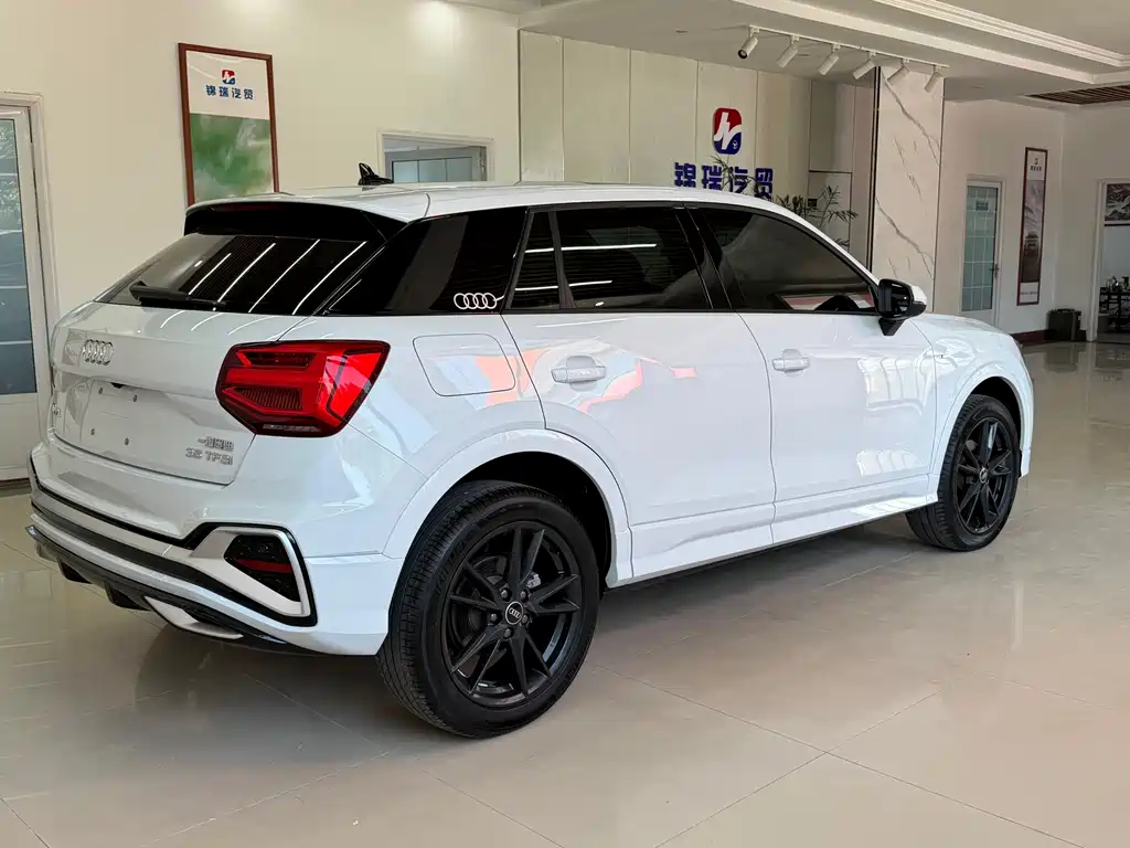 Audi Q2L 2023