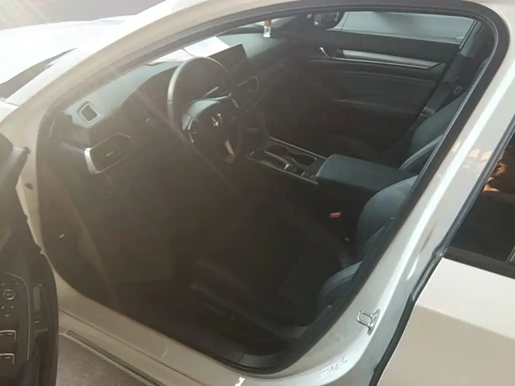 Honda Accord 2022 — фото 12