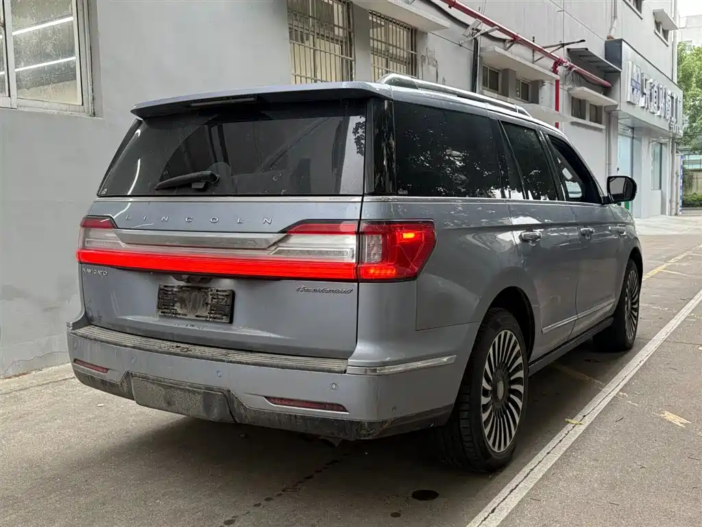 Lincoln Navigator 2019 — фото 10