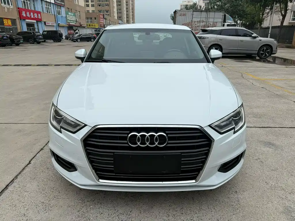 Audi A3 2018 — фото 2