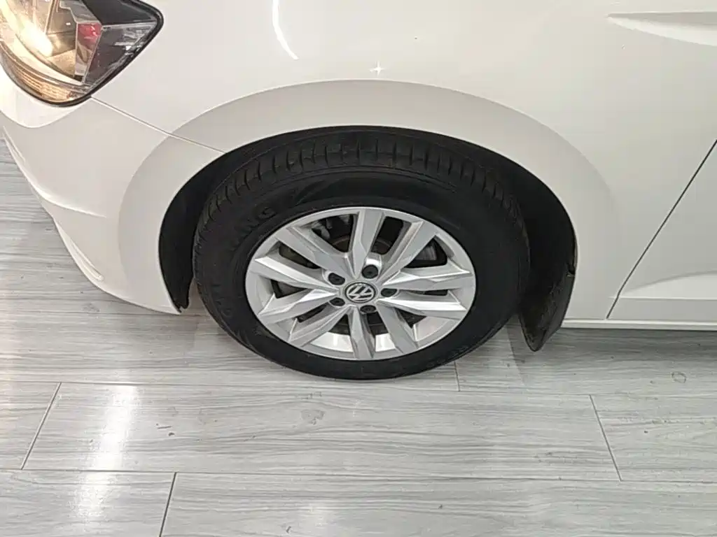 Volkswagen Touran 2018 — фото 23