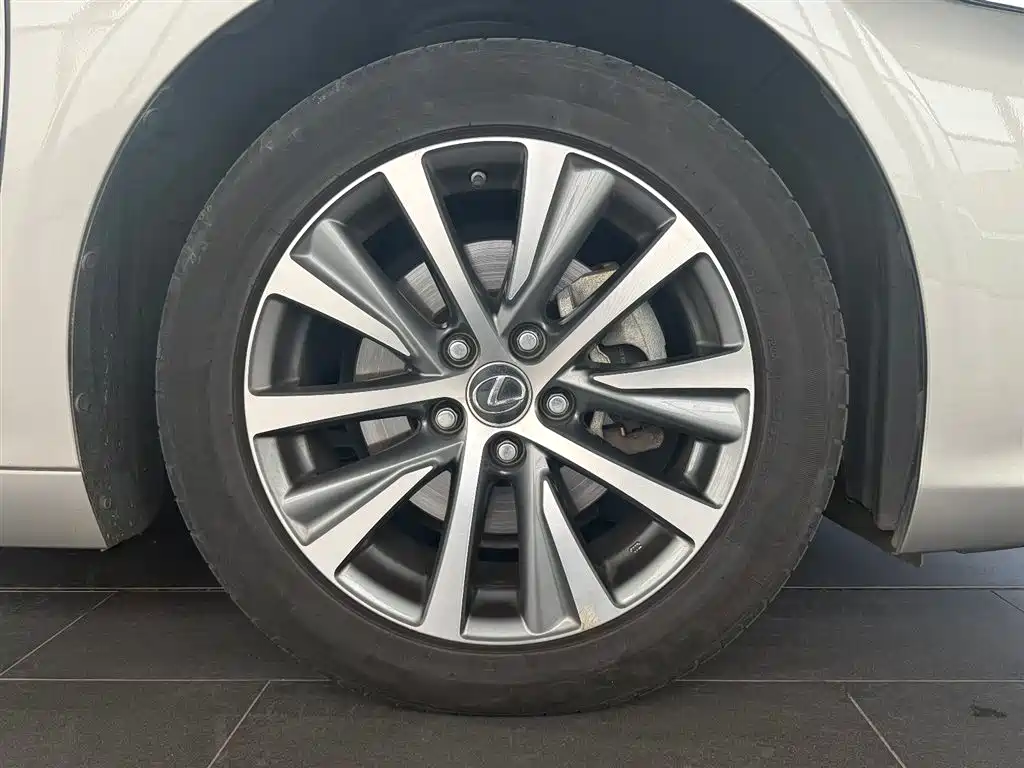 Lexus ES 2021 — фото 10