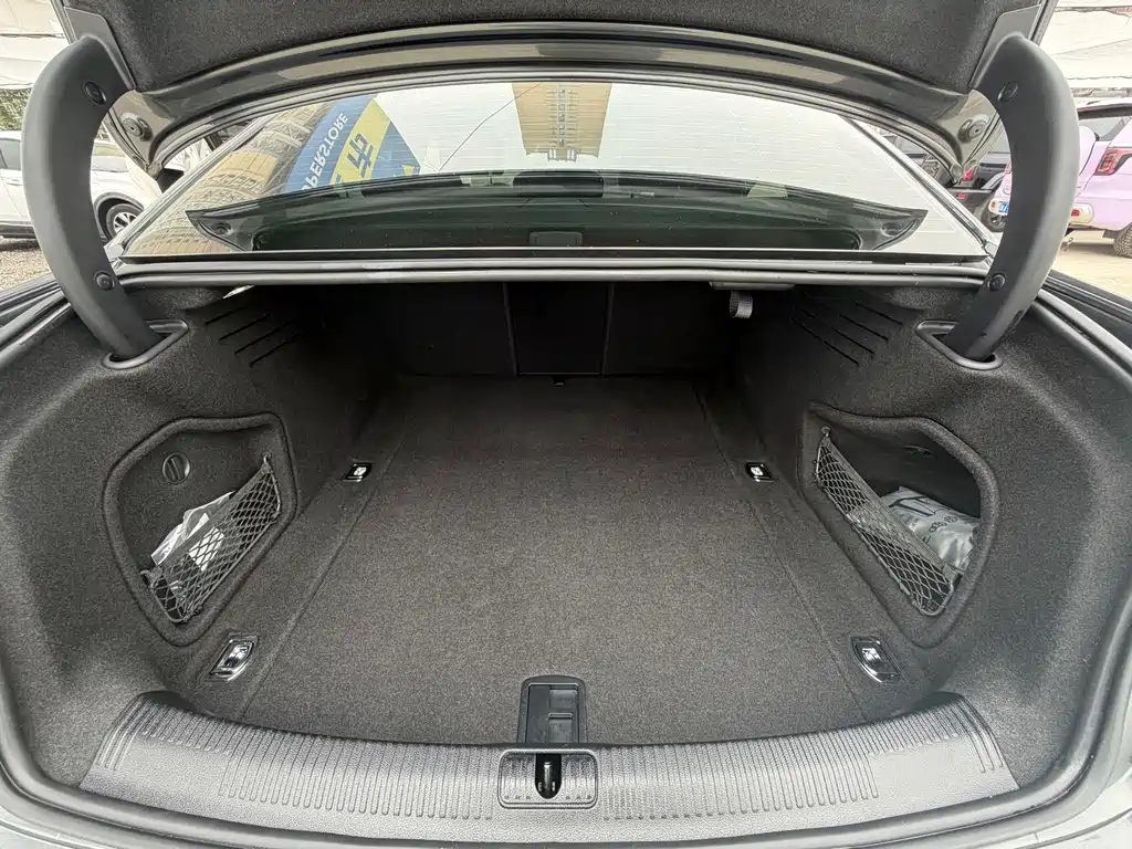 Audi A4L 2023 — фото 16