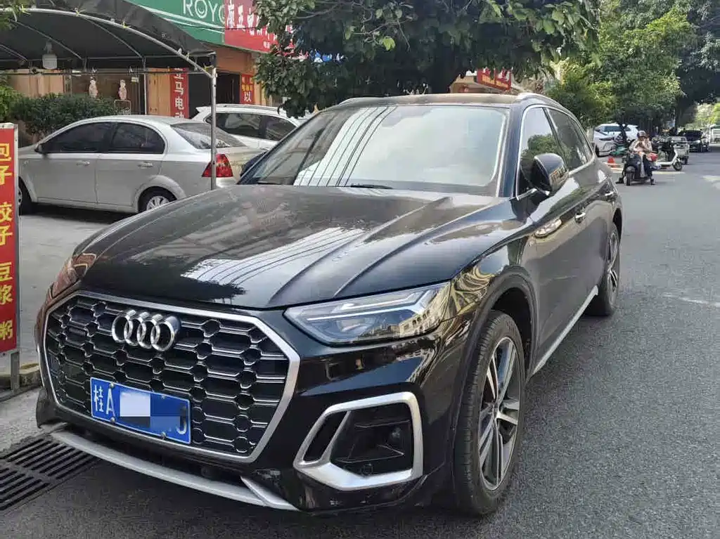 Audi Q5L 2022 — фото 1