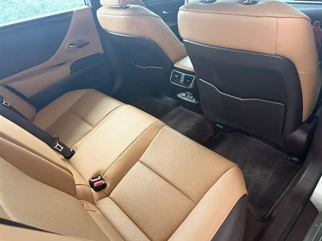 Lexus ES 2021 — фото 18