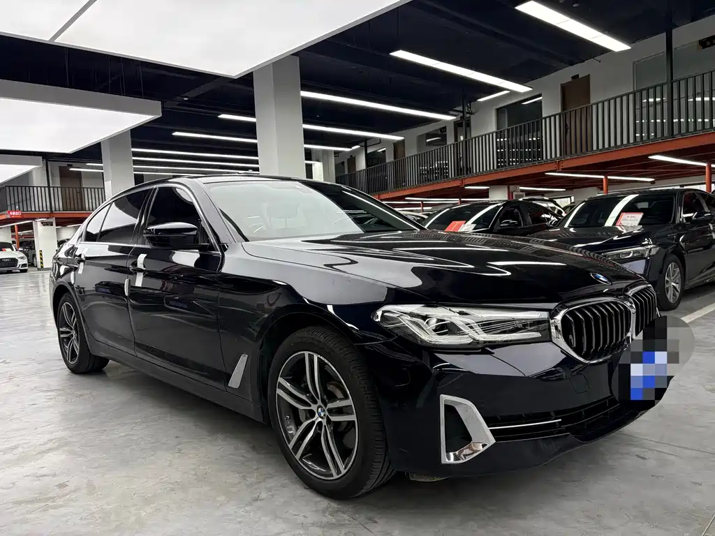 BMW 5 Series 2023 — фото 3