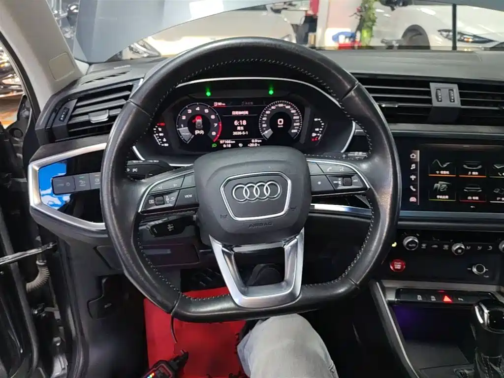 Audi Q3 2020 — фото 11