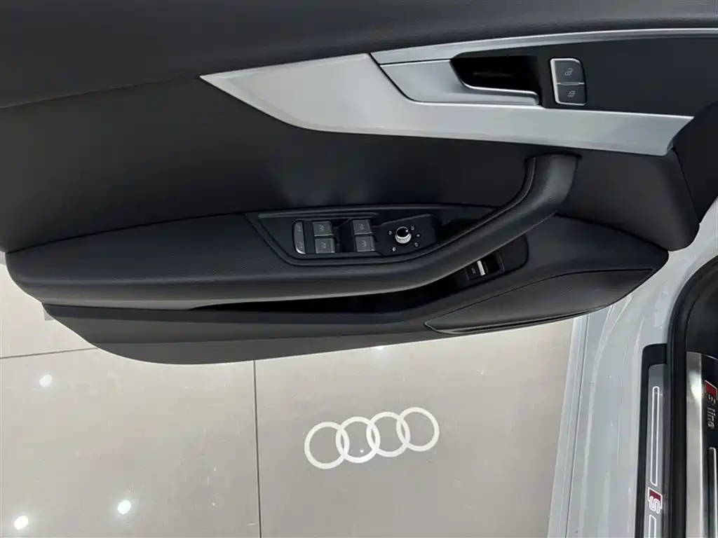 Audi A4L 2024 — фото 18