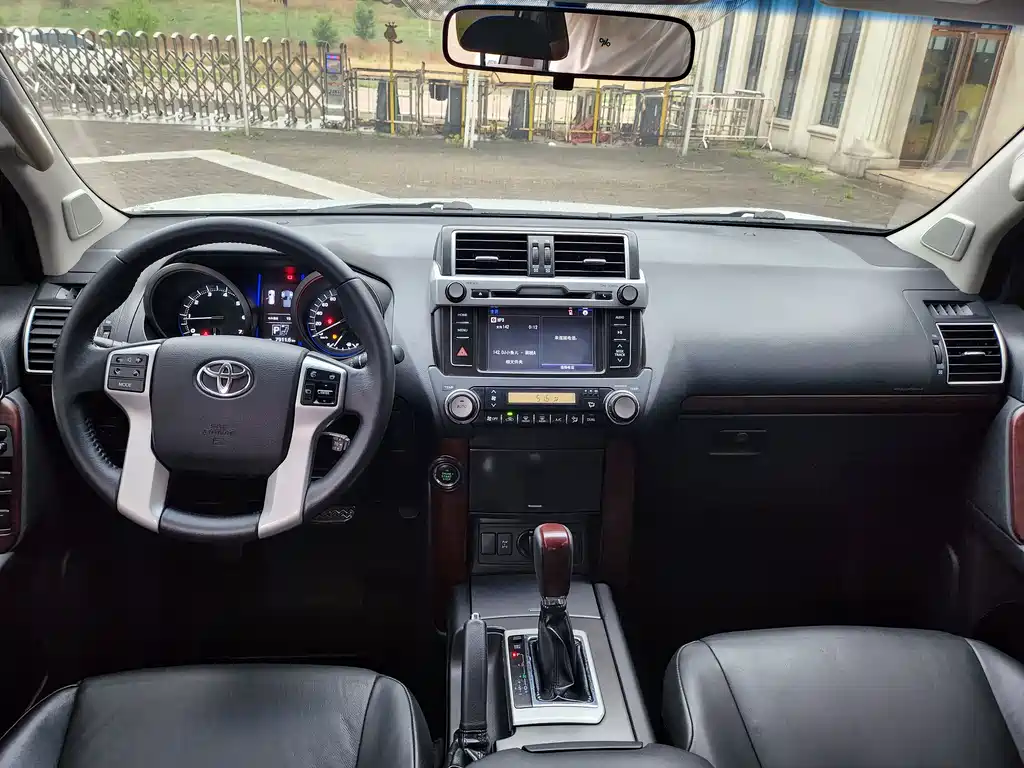 Toyota Prado 2015 — фото 4