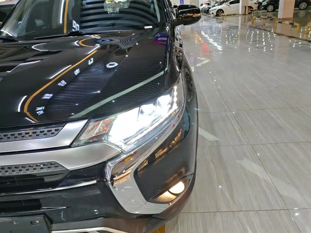 Mitsubishi Outlander 2021 — фото 24