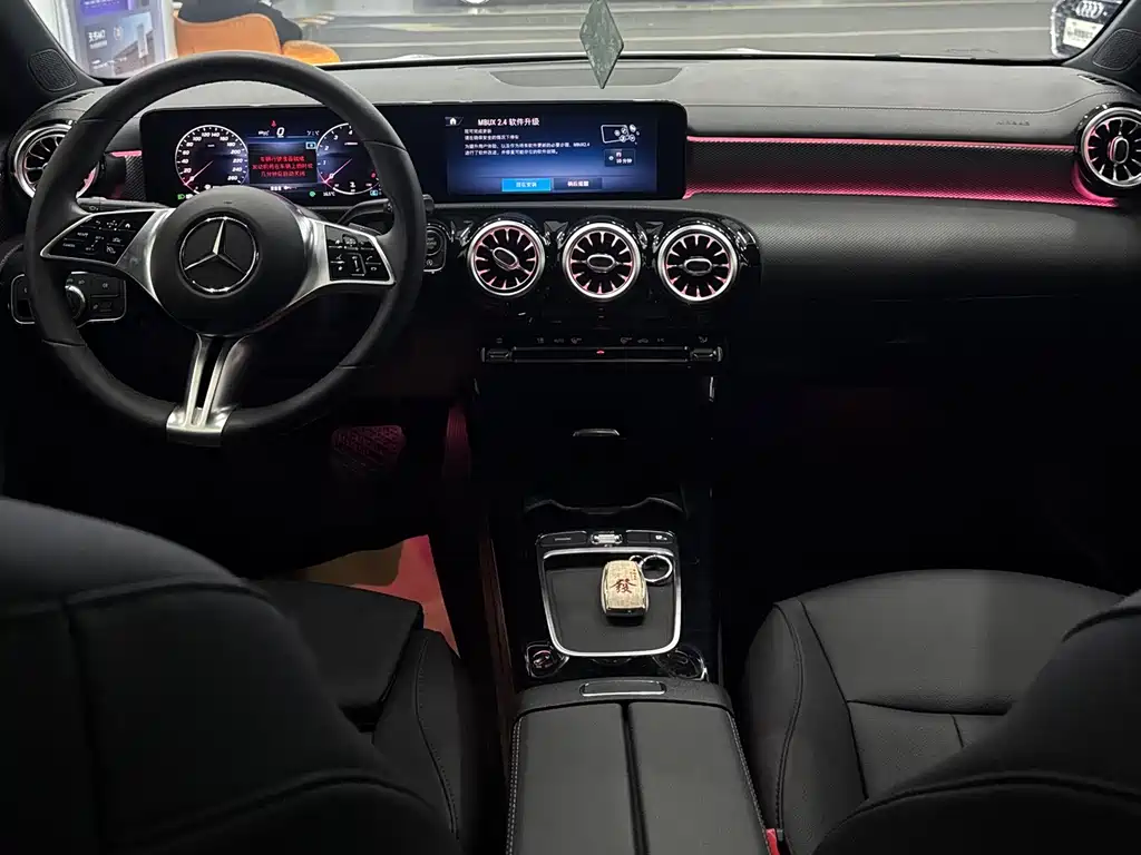 Mercedes-Benz A-Class 2024 — фото 16