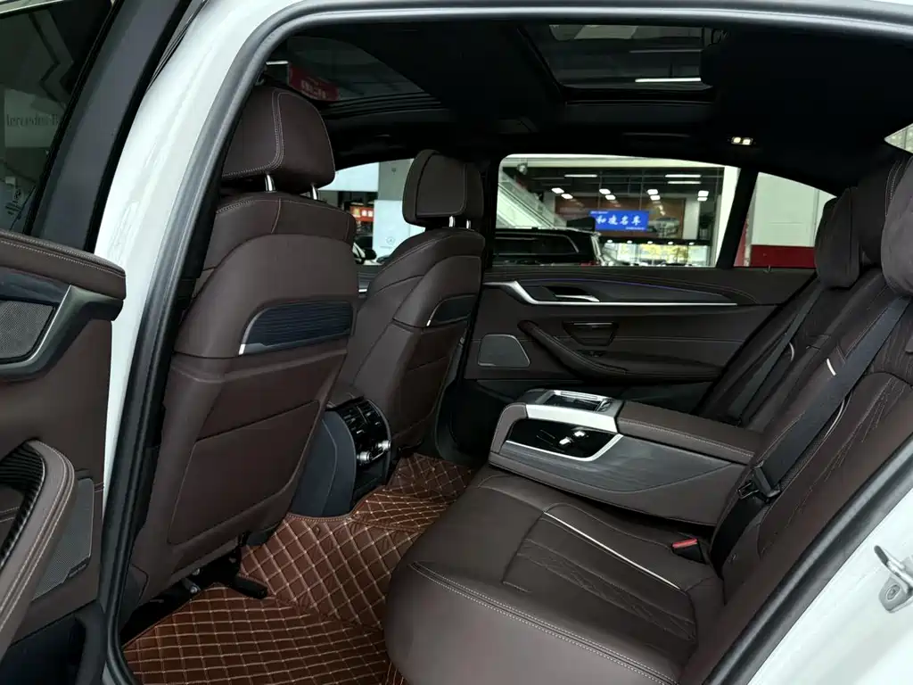 BMW 5 Series 2021 — фото 13