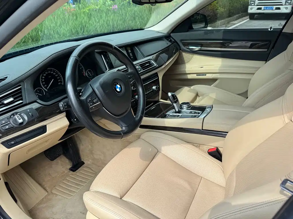 BMW 7 Series 2014 — фото 11