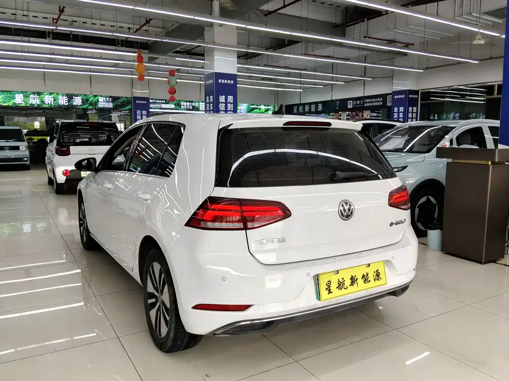 Volkswagen Golf Pure Electric 2020 — фото 8