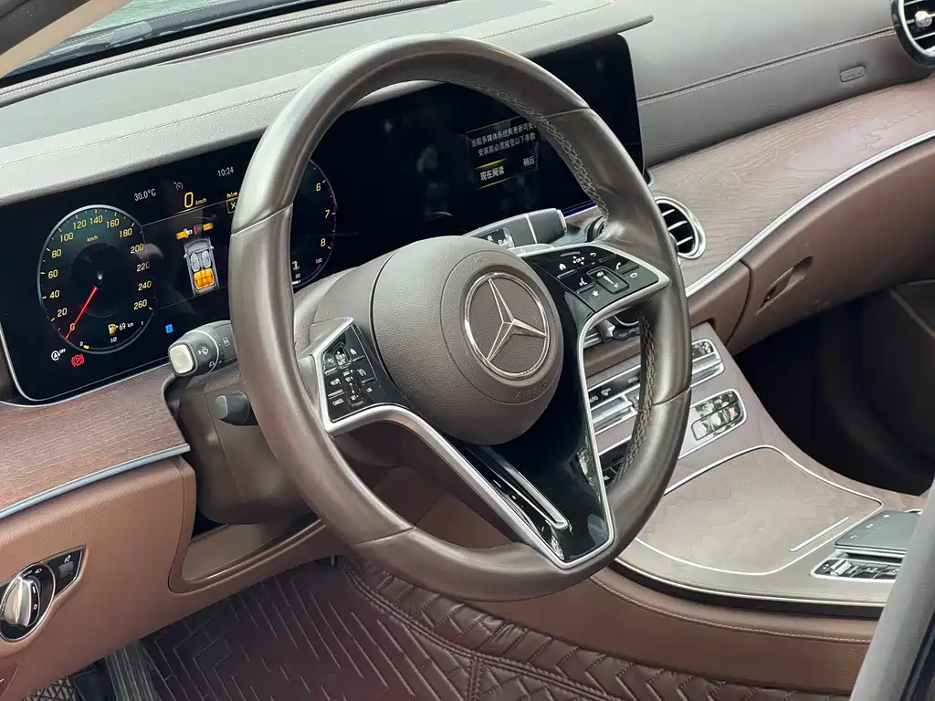 Mercedes-Benz E-Class 2023 — фото 12