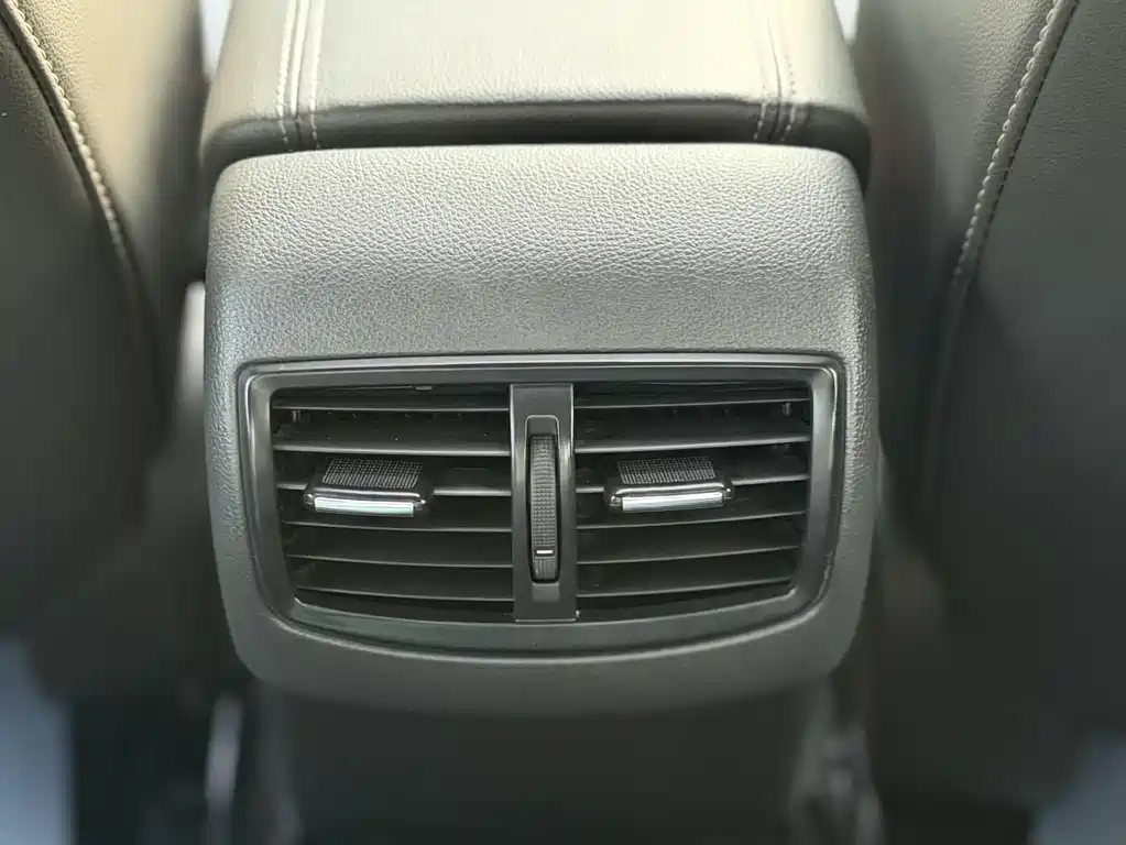 Chevrolet Malibu 2018 — фото 15