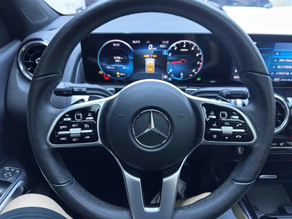 Mercedes-Benz GLB 2021 — фото 17