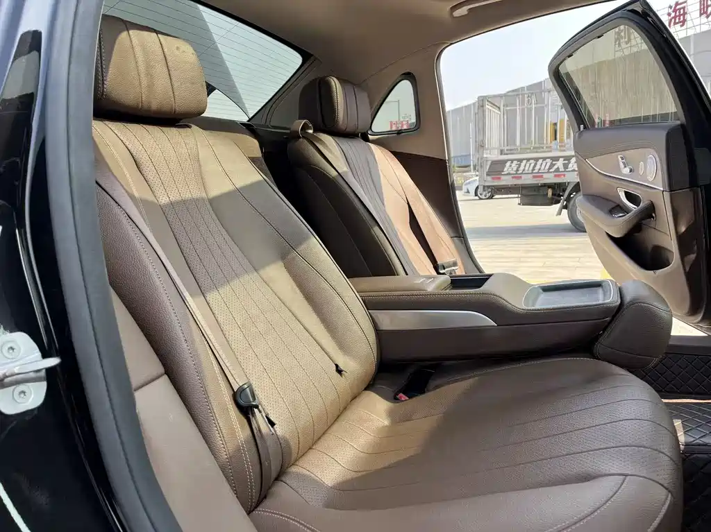Mercedes-Benz E-Class 2022 — фото 24