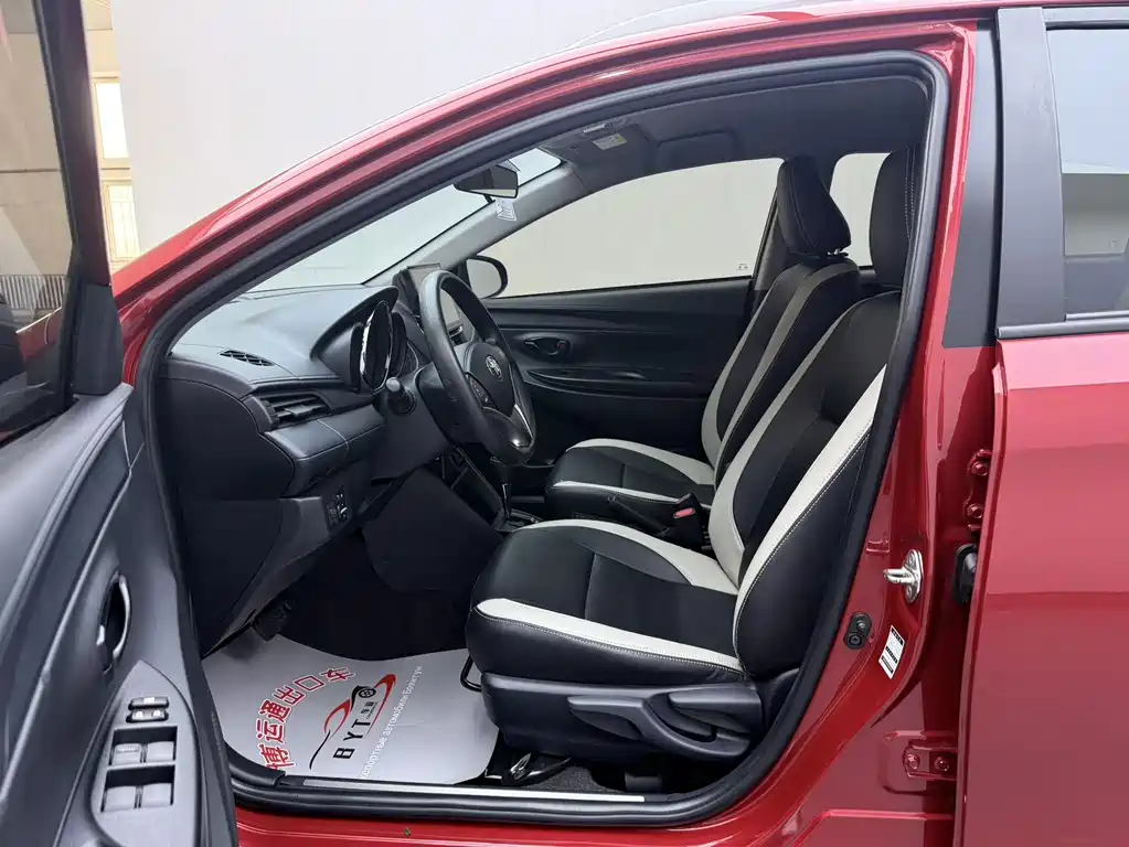 Toyota Yaris L 2022 — фото 7