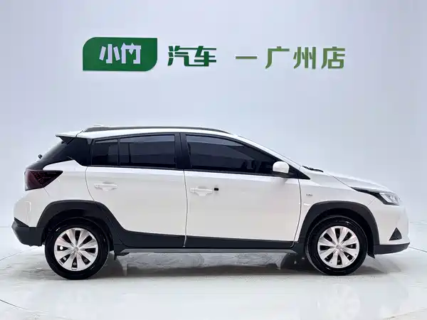 Toyota Yaris L 2023