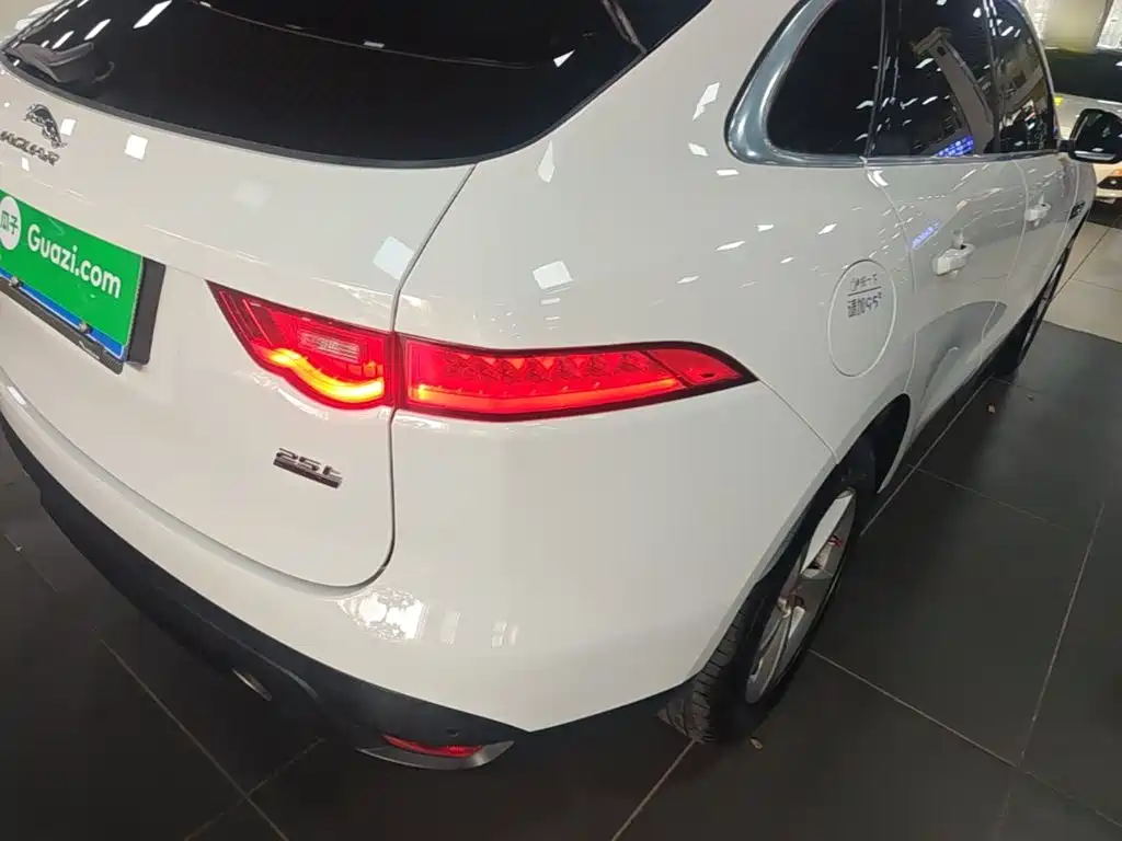 Jaguar F-PACE 2021 — фото 8