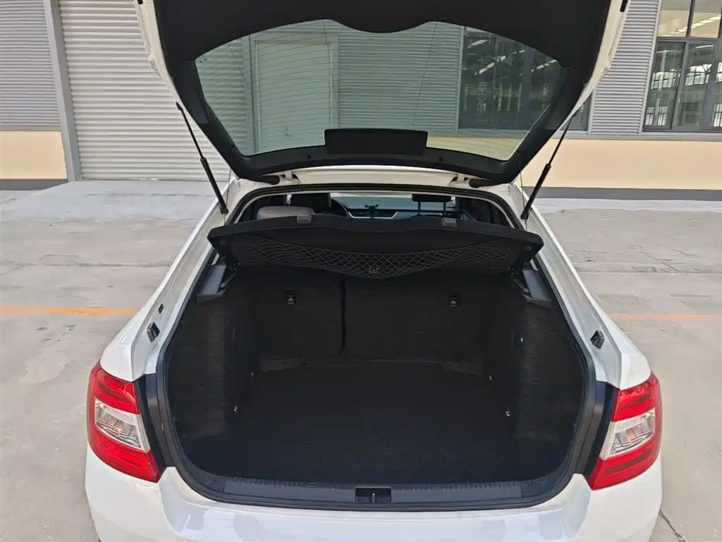 Skoda Octavia 2015 — фото 19