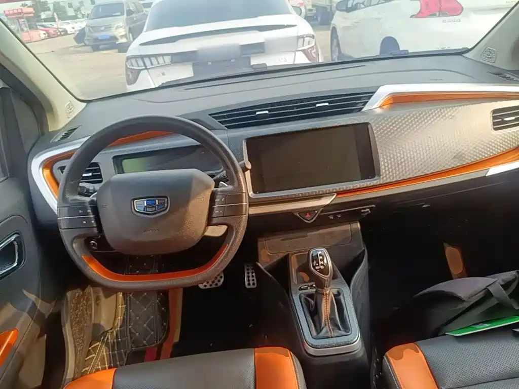 Geely Vision X1 2019 — фото 10