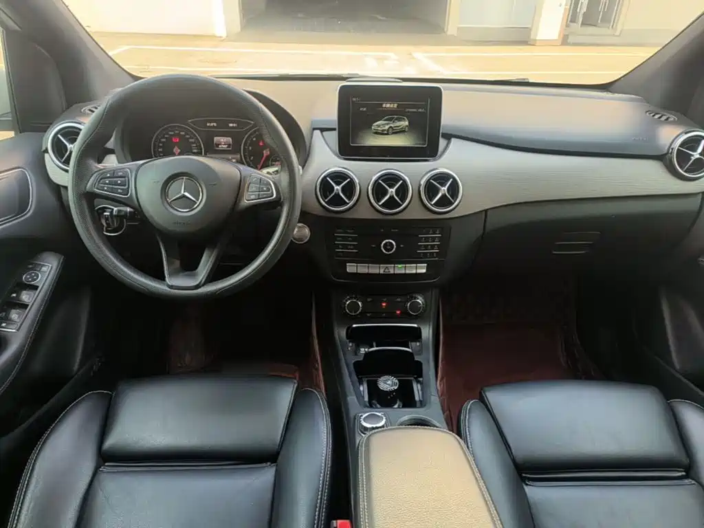 Mercedes-Benz B-Class 2016 — фото 10
