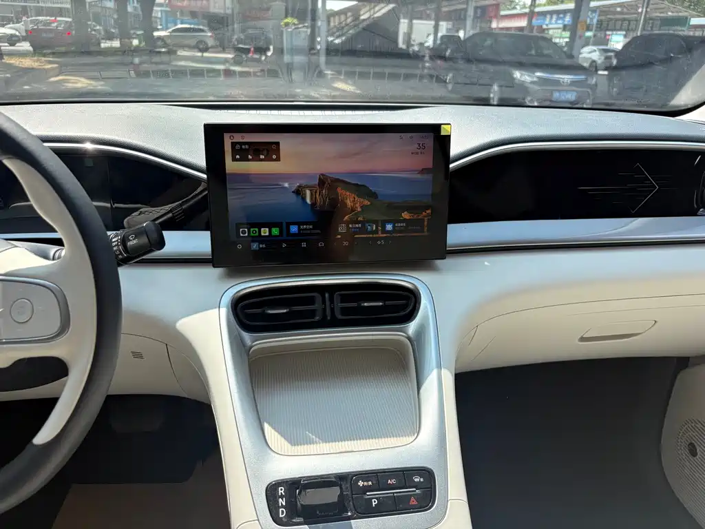 Geely Galaxy Starwish 2025 — фото 11