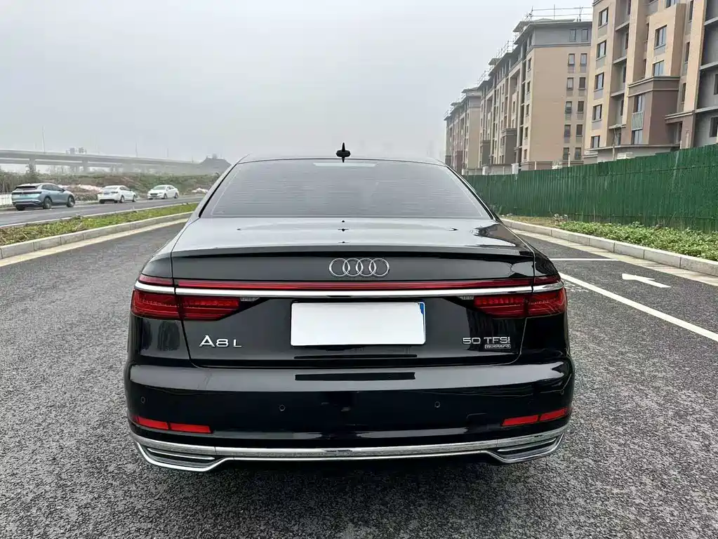 Audi A8 2019 — фото 8