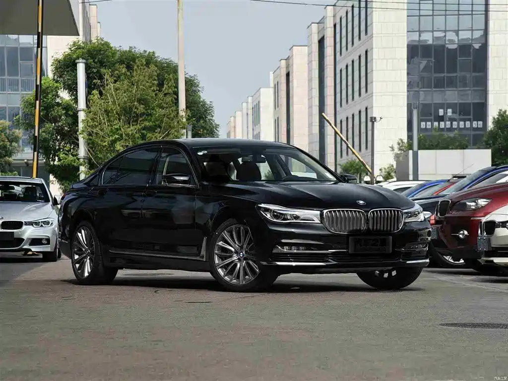 BMW 7 Series 2018 — фото 1