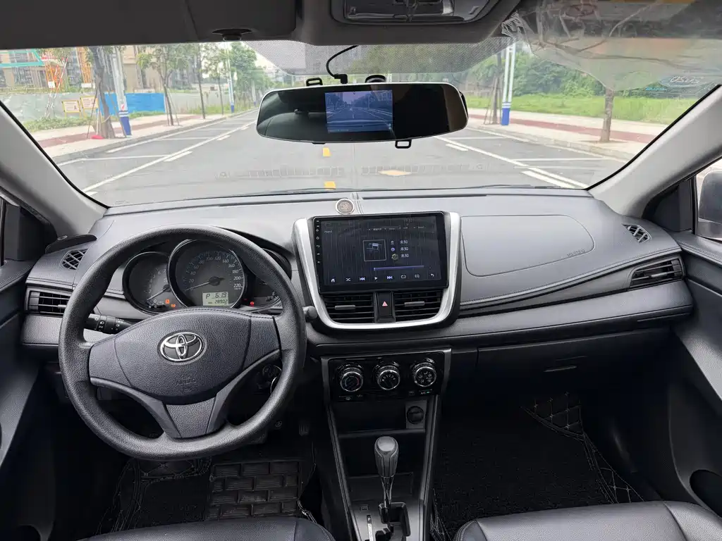 Toyota Yaris L 2019 — фото 9