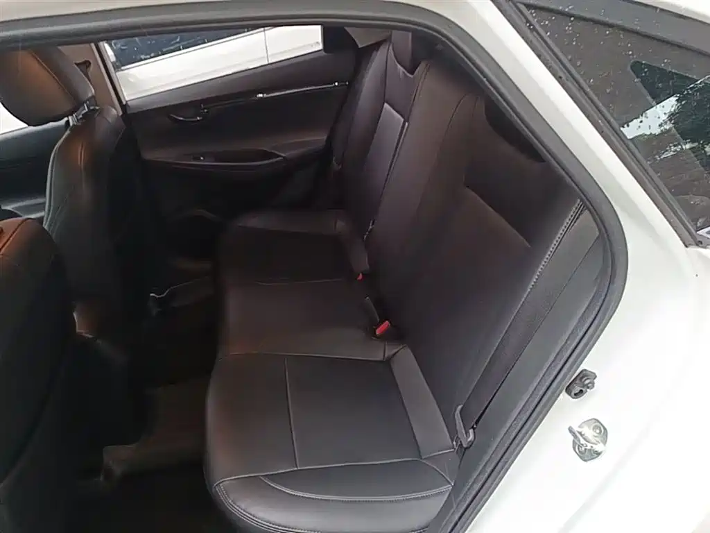 Hyundai Elantra 2019 — фото 17